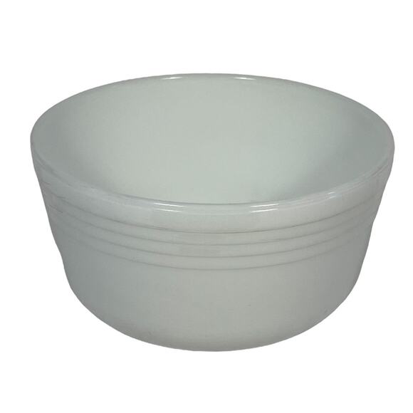 Pyrex Hamilton Beach Vintage 1940s 1950's USA White Milk Glass Large Mixing Bowl - Picture 2 of 8